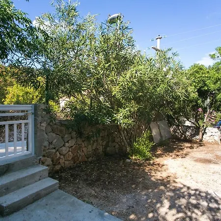 Apartment Bravo - Studio With Terrace And Garden View *