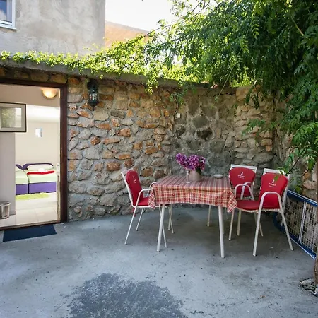 Apartment Bravo - Studio With Terrace And Garden View *