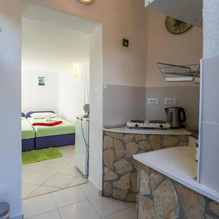 Apartment Bravo - Studio With Terrace And Garden View *