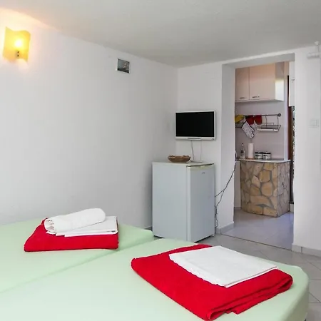 Apartment Bravo - Studio With Terrace And Garden View