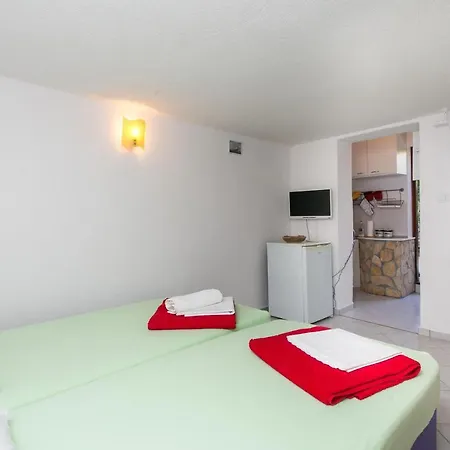 Bravo - Studio With Terrace And Garden View * Zaton (Dubrovnik-Neretva)